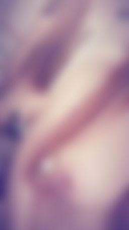  : 火車上的廁所裡偷偷自慰🚄（背景音是火車行駛的聲音）