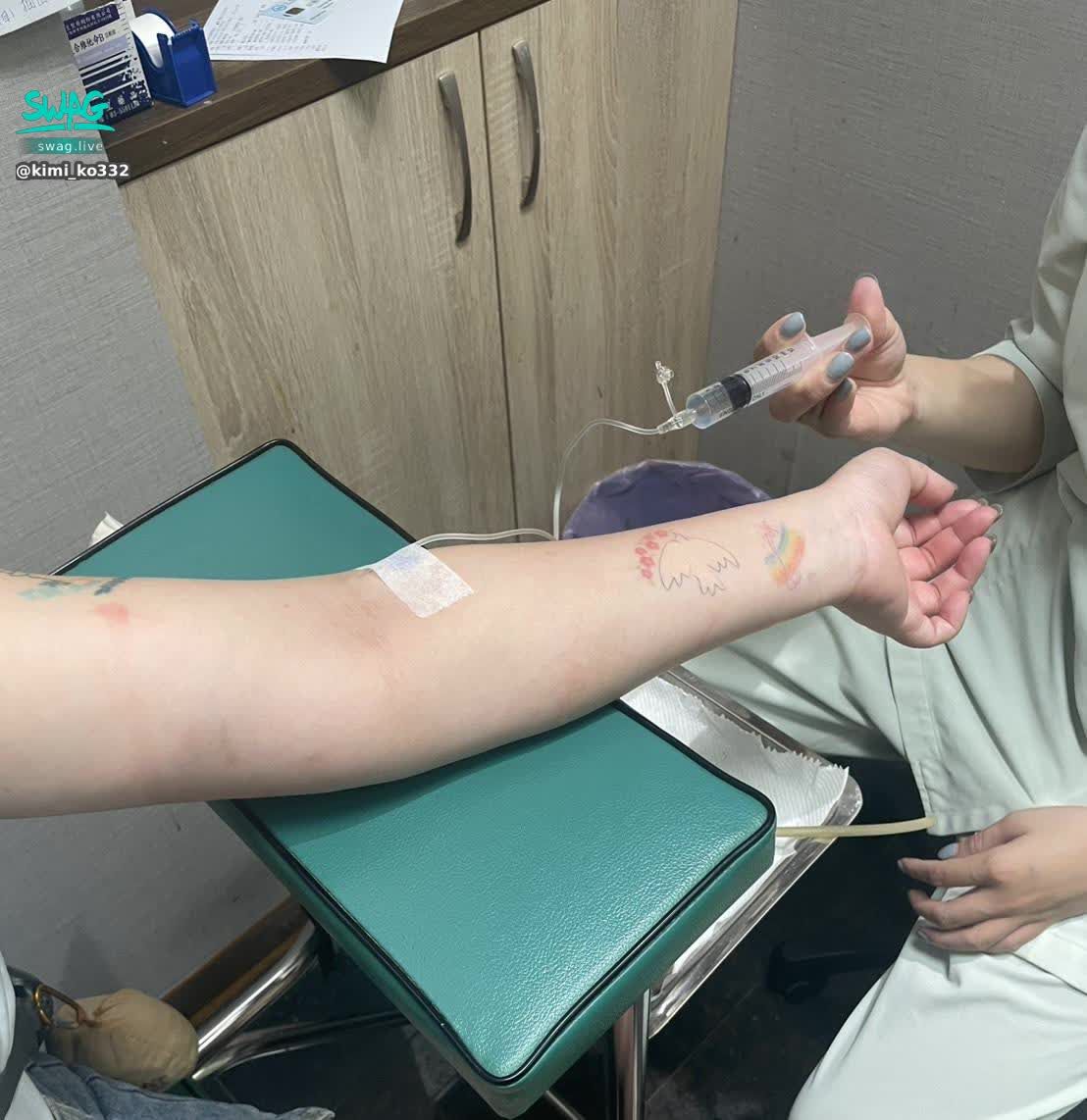 kimi_ko332 : Babe非常抱歉😞
kimi掛病號了 😭😭😭
今天直播先取消
我們11號見❤️❤️❤️
私訊5萬鑽💎救救kimi
🎁私人line+2部影片🍿