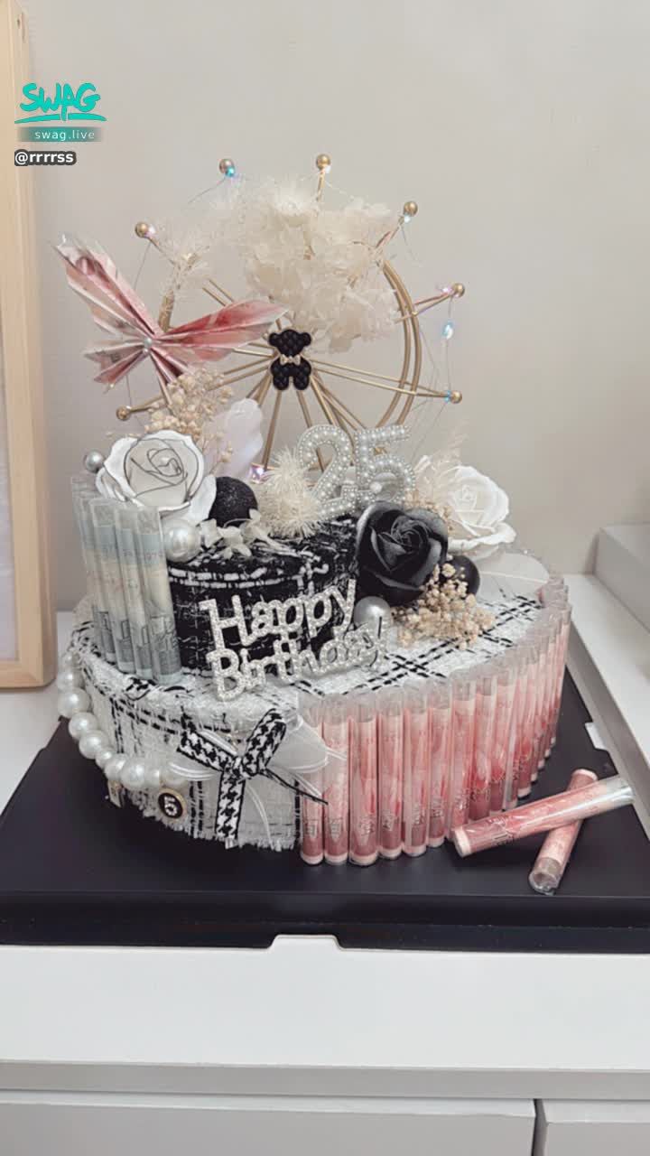 rrrrss : 這個蛋糕我可以吃100次🙈🙈那小貂蟬你們可以吃幾次😈