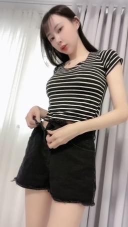miyukibaby : 🔥🔥🔥看我脫褲子🔥🔥🔥喜歡我今天的內褲嗎？🥰