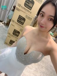 yoyoyo1222 : 10/12 下午 1 點~陪我一起小聊一下吧 💕
開直播等你們🥰
