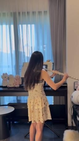 lolixninax : 看我裸體吹長笛記得來我的直播間唷❤️🪈🫧