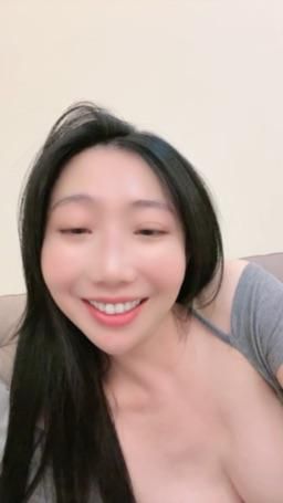 bershuka : 剛剛直播了一下🤍