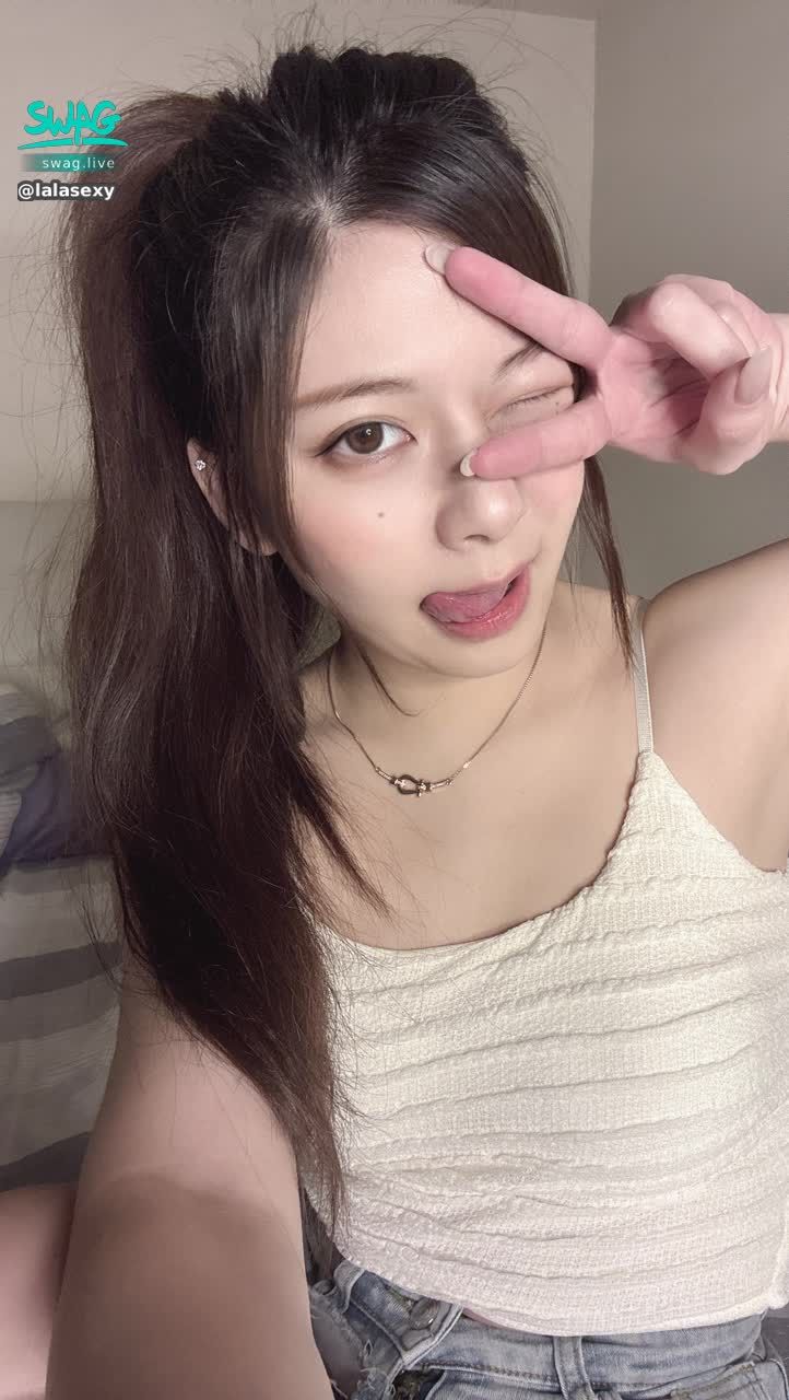 lalasexy : 你的小女友回家了❤️
私訊2顆水水柚子禮物
🉐拿2分鐘棉被裡全裸的色色小女友片片😝😝