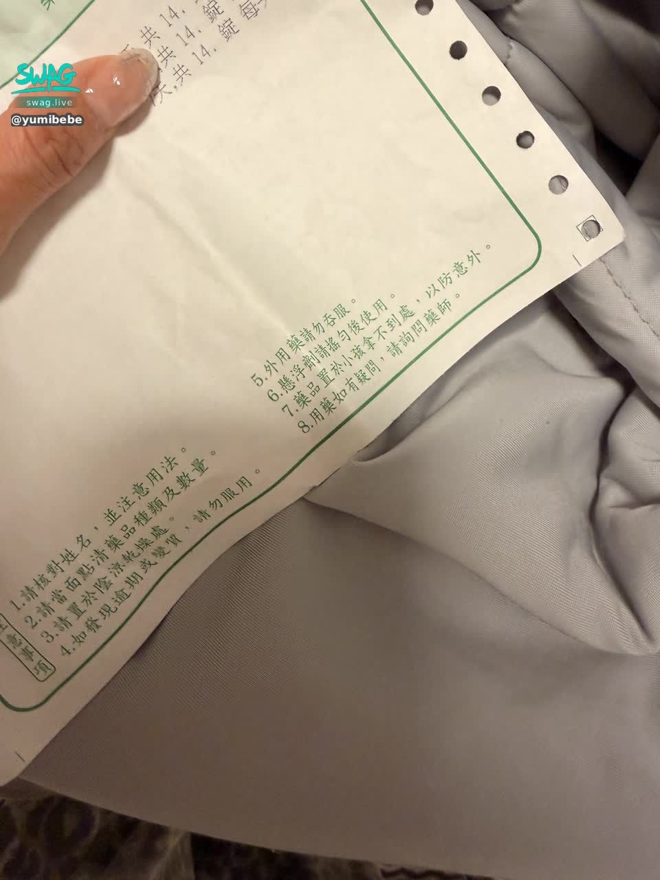 yumibebe : 🥲我是可憐的壽星寶寶
一週連續發作三次蕁麻疹😑
今天真的不行了，早上還去急診～所以請了病假在家裡休息

必須儲備體力，為了明天的生日直播