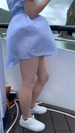  : 裙子飛高高