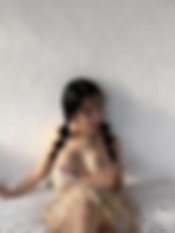 mandi : 真正的童顏巨乳🥵暈暈還露出來了