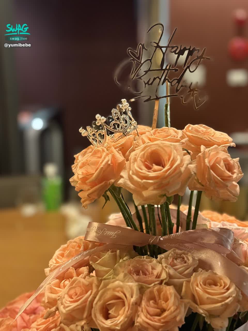 yumibebe : 今晚是我的生日直播，準備好幫我慶生了嗎？