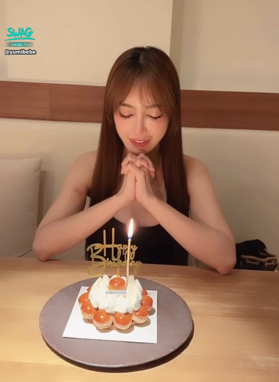 yumibebe : 今天是我的生日，只想被你寵到融化💞》
📅 活動時間：今晚 22：50開始
📍 活動地點：我的直播間
🎁 生日寵愛任務

1️⃣寵壽星榜單 💎
當日直播送禮前 3 名
💖 第1名：生日「專屬語音」+「睡前晚安自拍」
💖 第2名：「甜蜜語音一段」
💖 第3名：「生日卡片電子照」

2️⃣幸運禮物輪盤🎂
刷兩個「地獄南瓜車」🎃即可參加生日輪盤一次

🎉 獎品內容:
限定生日自拍照x4
專屬語音「可指定語音內容」x2
原味內褲 x2
10萬即可約會 x2
約會5折優惠 x2
甜蜜約會一次 x2
私藏影片 x3
原味內衣 x2
由美精選小禮物 x1