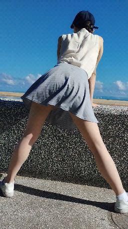 nanababy6503 : 超辣短裙，裙擺搖搖，絲襪內褲若隱若現
#絲襪 #性感 #騷 #長腿