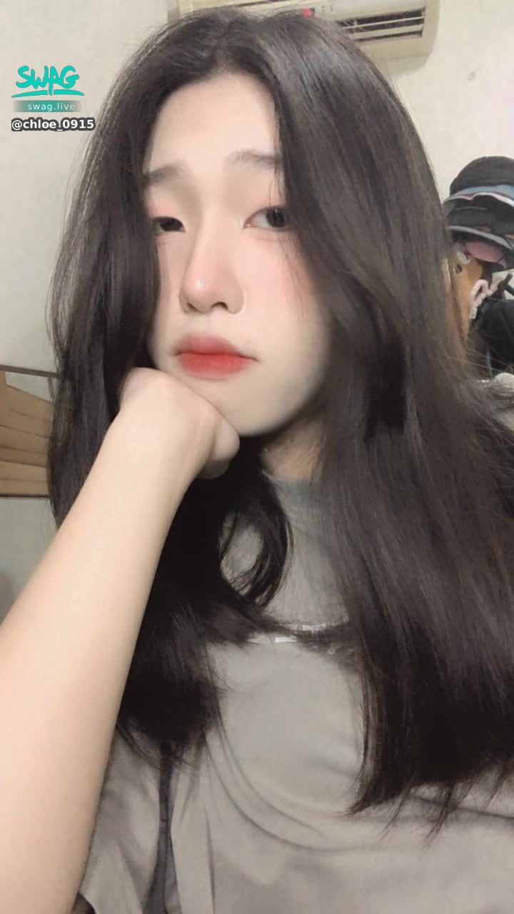 chloe_0915 : 最近心情不美麗😥
有人想一起出來吃飯、聊聊天嗎
私訊我約會～大大折扣歐😉
只想好好交個朋友～

#露臉 #可愛 #甜美 #蘿莉控 #貧乳 #約會 #私訊