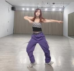 chiting3 : K-pop 男團帥氣舞蹈表演