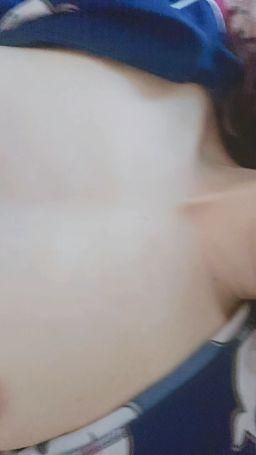 aileenn : 舔舌頭加玩奶頭🥵❤️💋🔥