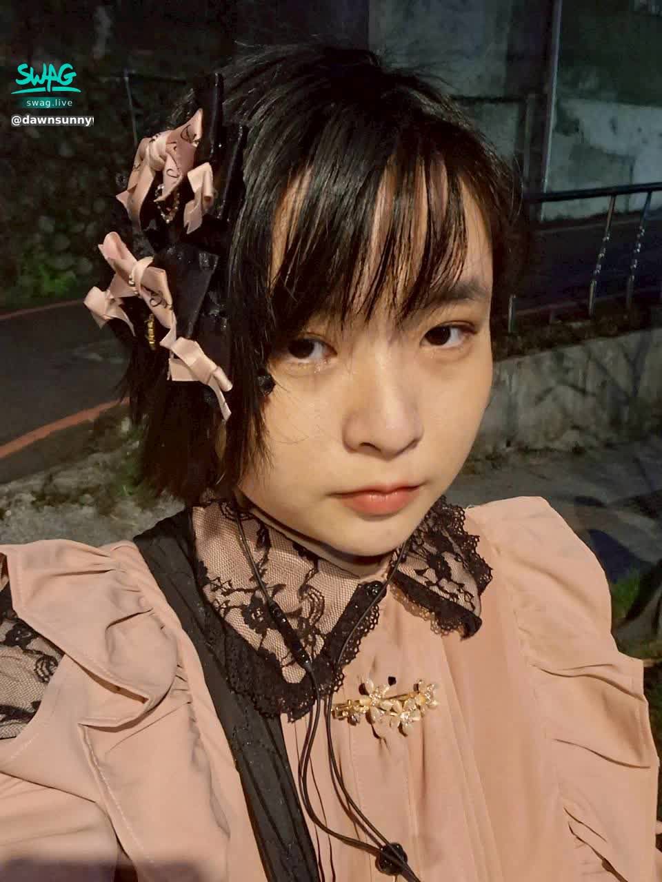 dawnsunnywo : 偶爾會穿這套衣服出門吃晚餐,雖然偶爾會被側目,但穿自己喜歡的衣服也會有自在的感覺在。
#露臉 #可愛 #生活