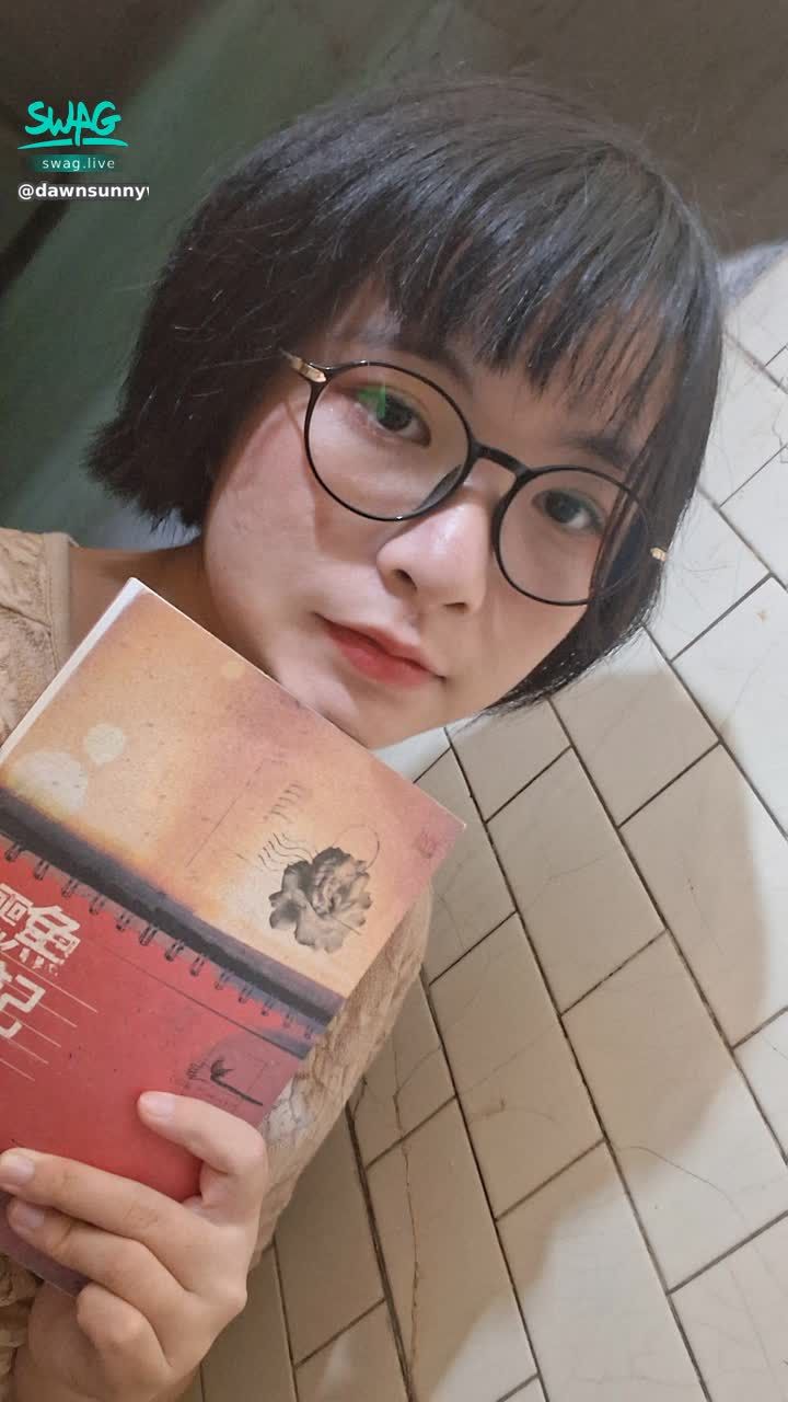 dawnsunnywo : 和喜歡的書拍照，我喜歡水伶，心疼夢生。
#生活 #可愛 #露臉