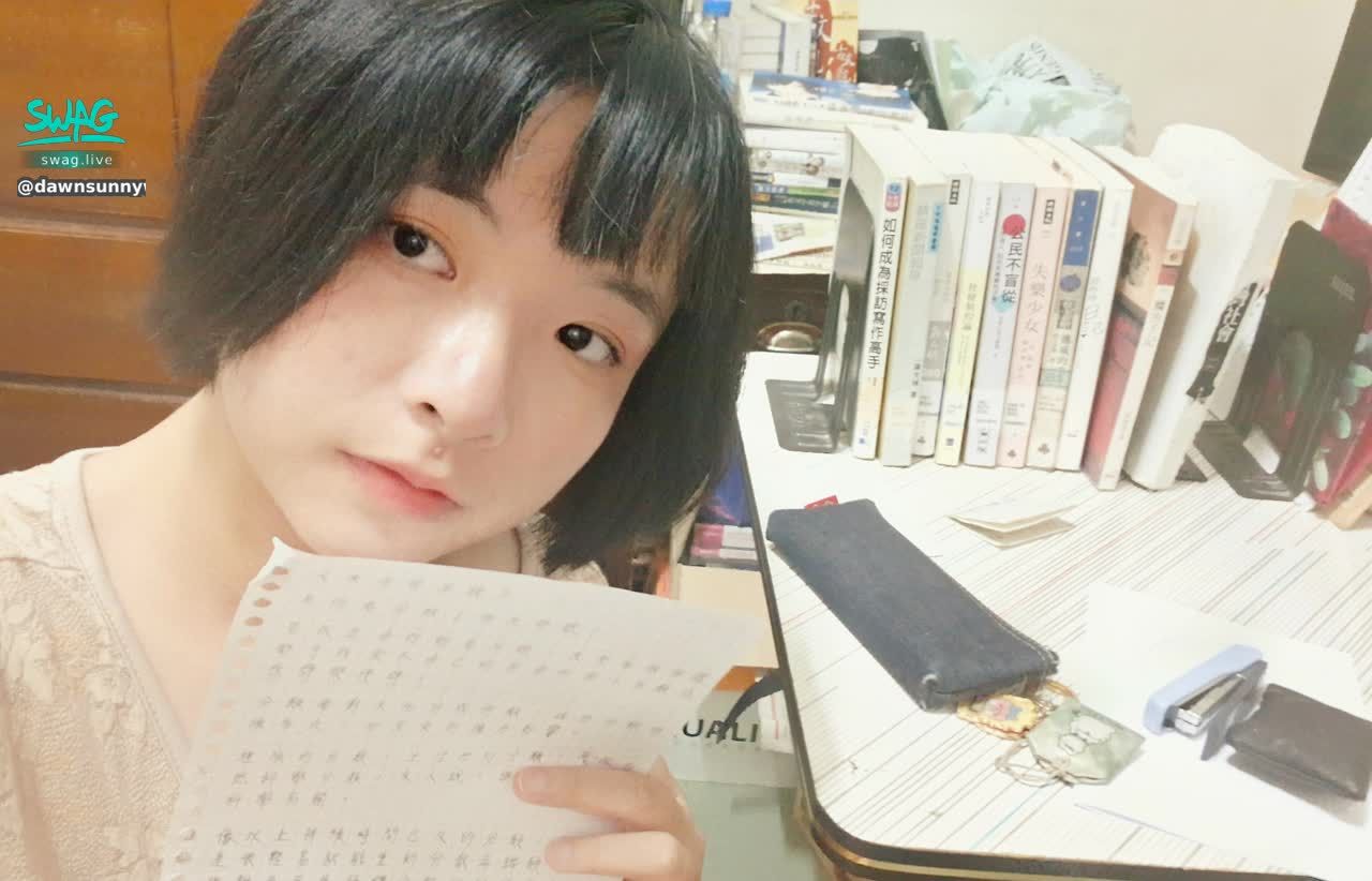dawnsunnywo : 最近寫了一頁的社會學與台灣社會感想。標題：文化濾鏡。想跟我一起學習知識嗎？可以私訊我喔٩۹(๑•̀ω•́ ๑)۶
#露臉 #生活 #可愛 #teen #白白嫩嫩 #sexygirl #新人 #nat