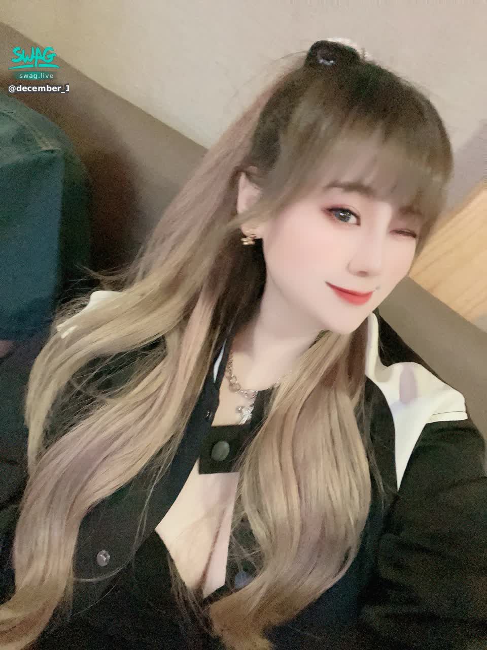 december_1229 : 哇哈哈哈 24号开播啦!大家来聊聊天啊!三个时段开播哦