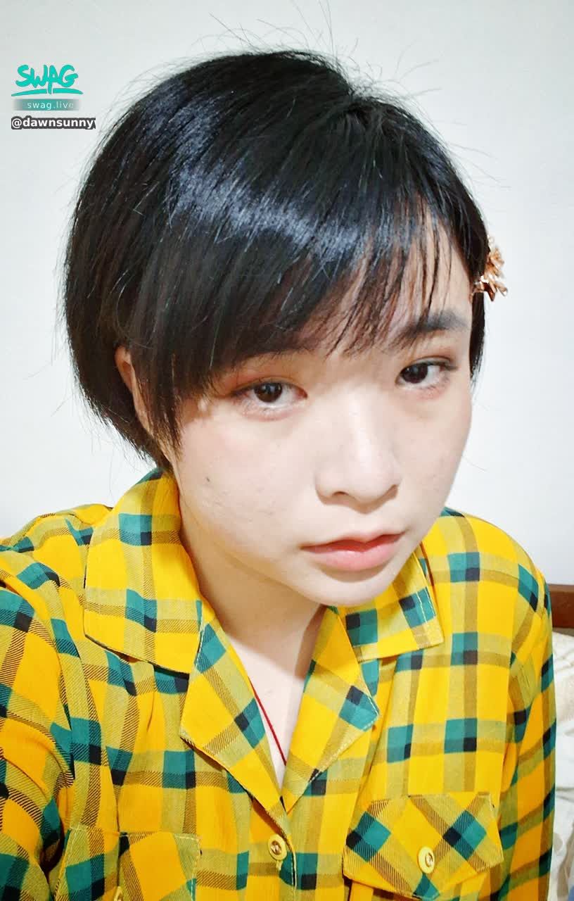 dawnsunnywo : 短髮時的我，當時比較會畫臥蠶，是很成功的妝容，我是漂亮女生也是帥女生（可以去查辭典「帥」的意思）。
#露臉 #生活 #可愛 #白白嫩嫩 #新人  #girl