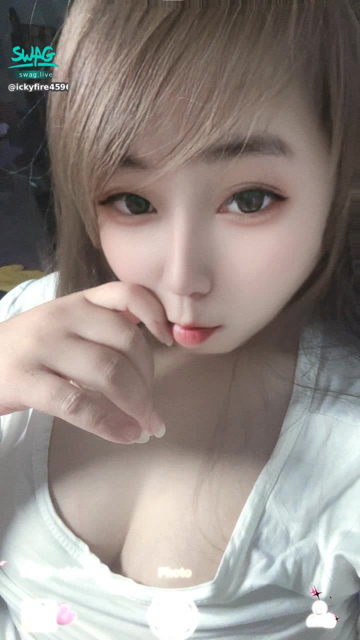 ickyfire4596 : 我有个秘密,需要嘴对嘴告诉你!