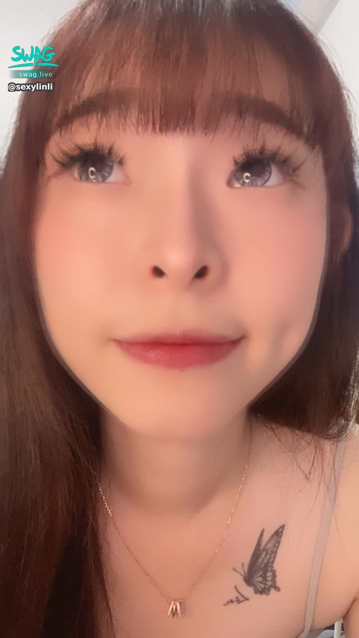 sexylinli : 這個隱形眼鏡好好看💖😵跟哥哥分享😛😛😛要誇誇！
