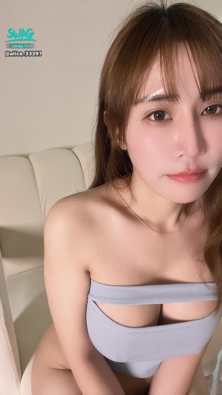 alice_333977 : 我從來都沒有傷害過任何人⋯⋯
希望大家 不喜歡我沒關係
但不要刻意攻擊我或是側錄我..(>﹏<)
我真的真的已經很努力了。