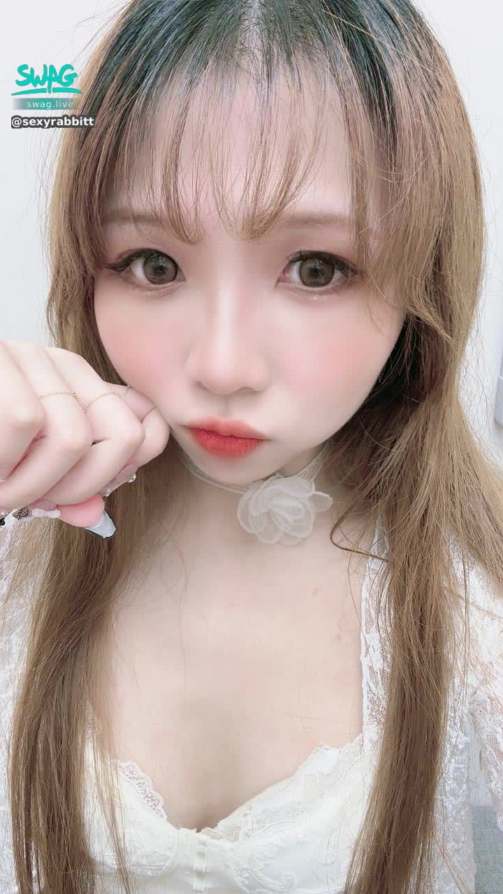 sexyrabbitt : 今晚23:00在床上等我😈