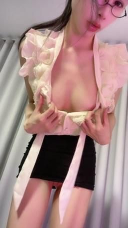 miyukibaby : 看我解開釦子😻火辣身材女老師🔥🔞❤️