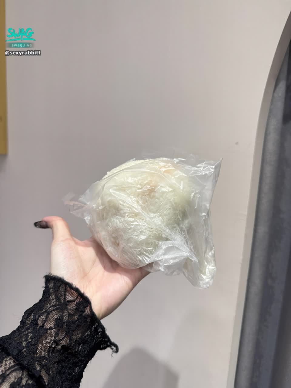 sexyrabbitt : 買到一個超級大顆的飯糰