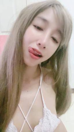 youyouzin : lick lips