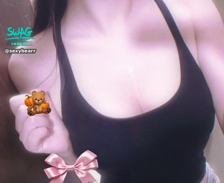 sexybearr : 不給糖就搗蛋🎃👻 🎁一個「黑皮小幽靈」🉐性感露點大奶誘惑大尺長片♡漲漲的大奶..太色ㄌ><..Babe