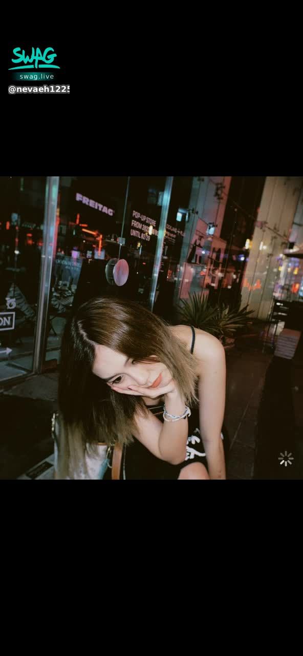 nevaeh1225 : 心情好悶~好希望找個人出去聊天認識一下👀要的私訊我 #私訊 #日常 #生活 #露臉 #sexy #性感