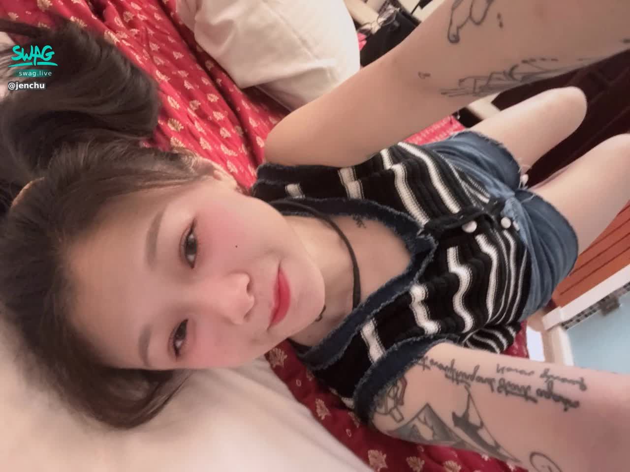 jenchu : 我正在拍影片：）有人知道我在哪嗎😈猜對送你影片看💦💦 #私訊 #露臉 #可愛 #甜美 #素人 #sexy #性感