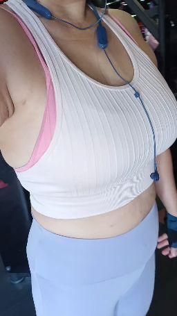 383838moni : 粉色 露側乳 運動內衣