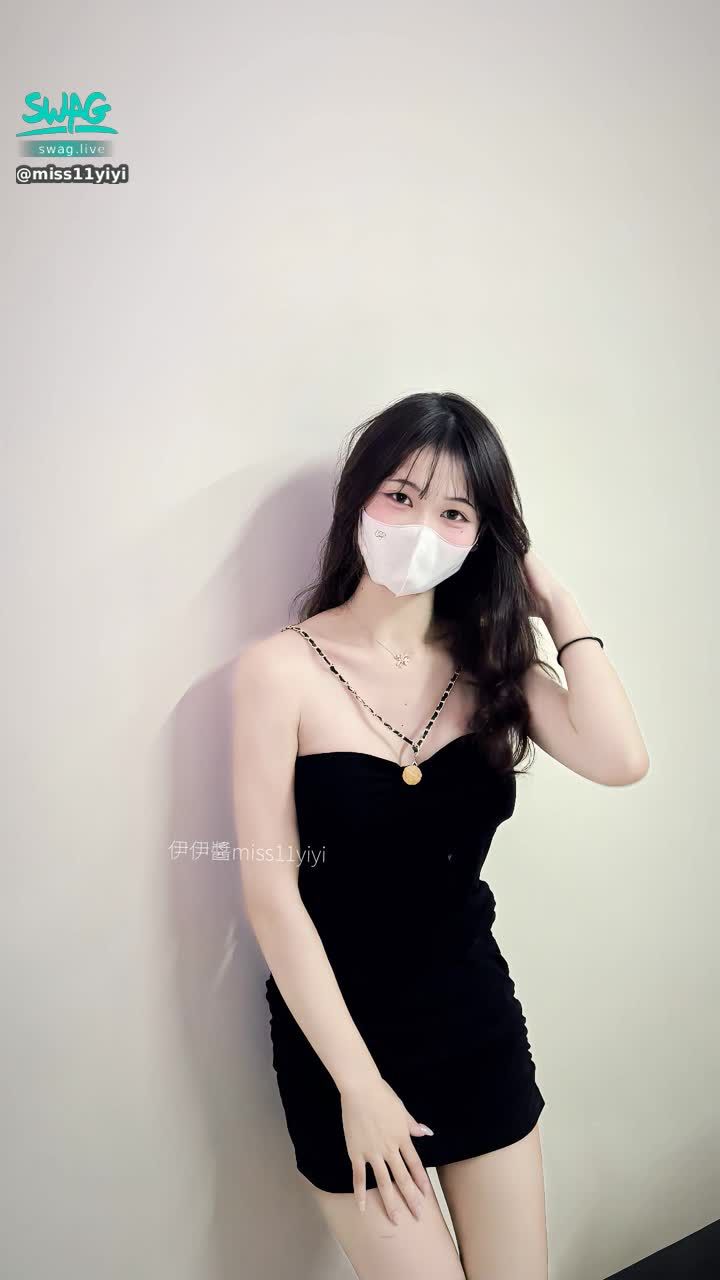 miss11yiyi : 昨日直播收工照😙