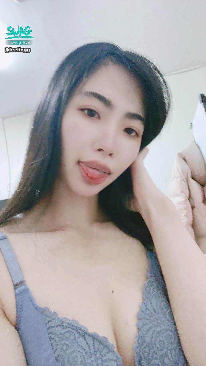 feelingg : 猜猜今晚我要穿什麼😁今晚10點準時直播進來陪我聊喔
猜對的前三名粉絲有機會獲得🎡
小美專屬私訊影片🍿
#直播預告 #今晚限定#來找我玩Babe