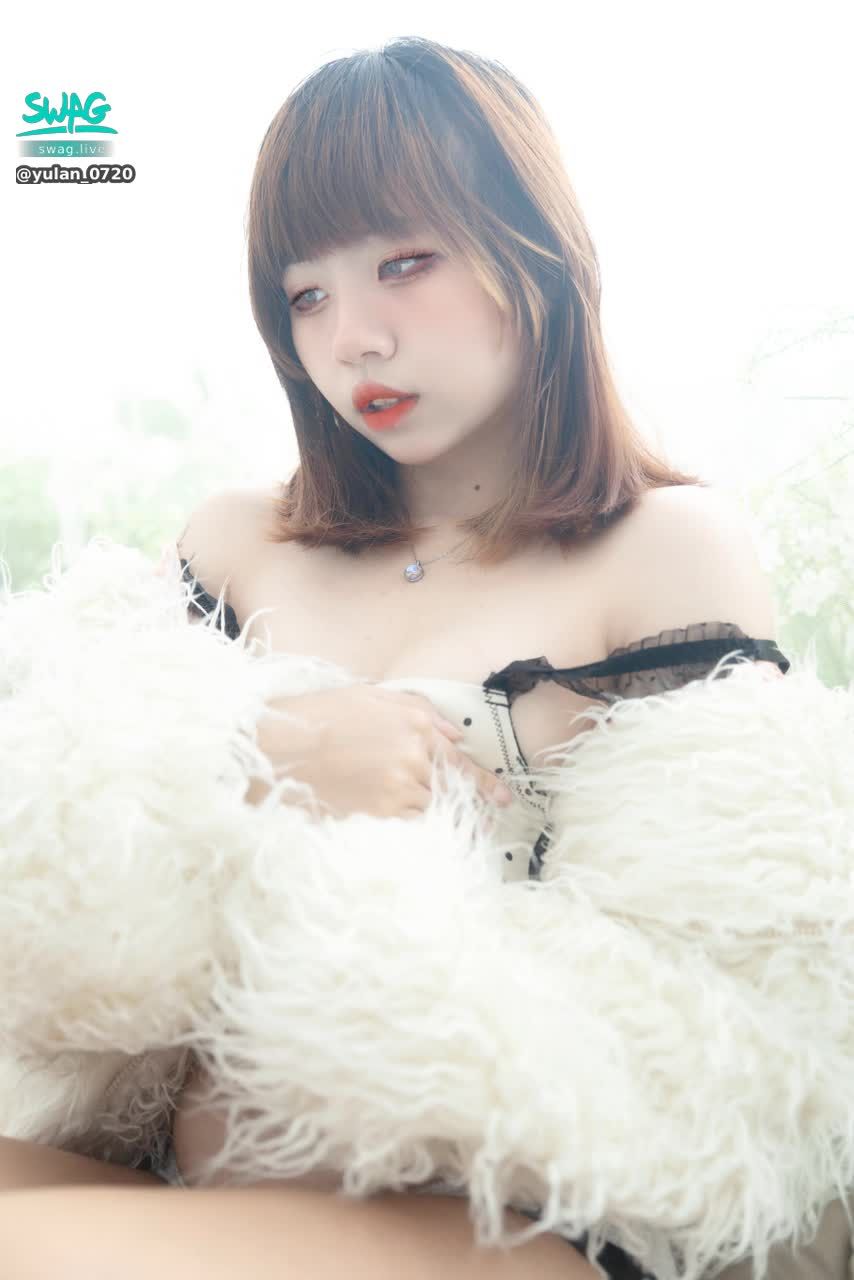 yulan_0720 : 小綿羊寫真2
喂喂!Babe 主人怎麼扒掉我的外衣啦!
這樣會被看光光的……💦