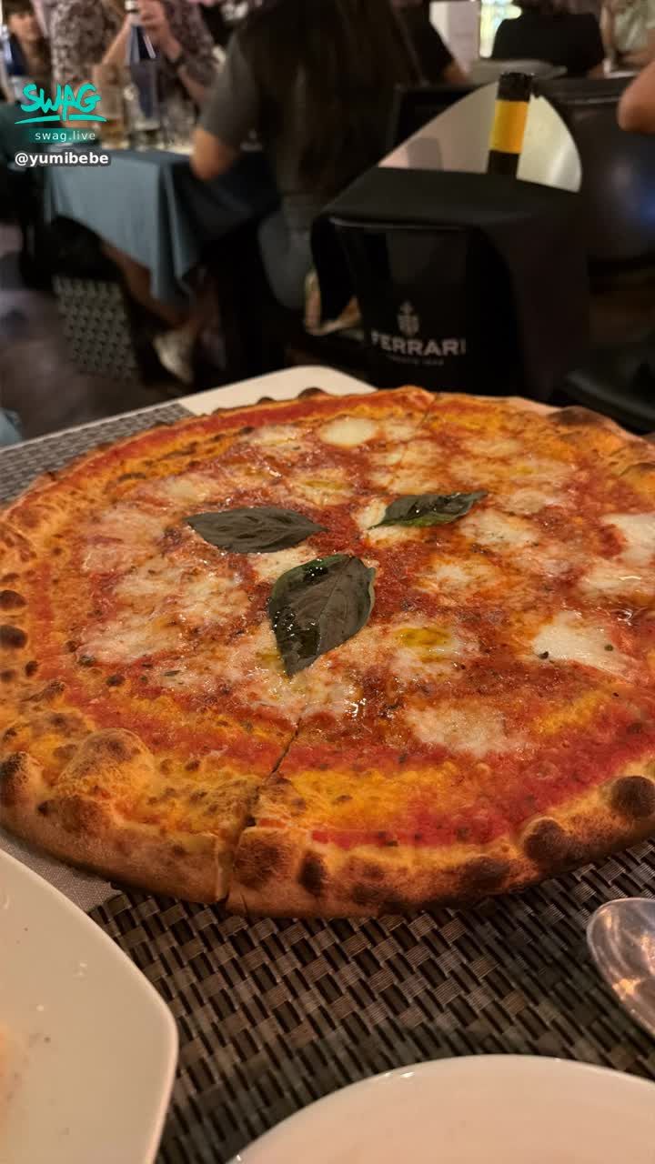 yumibebe : 聽說 晶圓廠的員工 不能吃披薩🍕
你知道為什麼嗎？