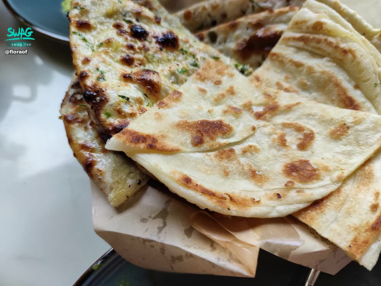 floraof : Babe中午好 假日懶洋洋左啲🤣Babe