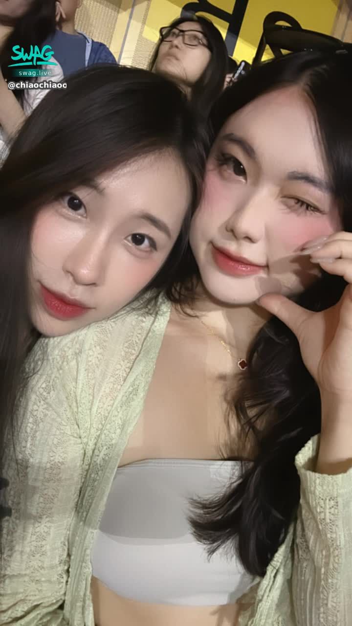 chiaochiaoo : 10/29（三）21:00 萬聖驚喜與 @lovelyamber 10w💎女女表演
🎃 不給糖就搗蛋・萬聖女女輪盤開轉！ 🎃（1999💎）
👭 打屁屁｜女上搖｜揉奶奶｜親親挑戰 …
今晚誰會被惡作劇到臉紅心跳？❤️
👻 黑皮小幽靈👻登場🉐 萬聖女女誘惑片😳（9999x2💎）（女女限定片9999x5)
🍷 乾杯骷髏💀 (99999💎)與我1v1限定超色服務

嘟嘟～🚗 今日限定兩個地獄南瓜車載著我們（199999*3💎）
開啟甜蜜純約會行程 ❤️
吃飯 🍽️逛街散步 🚶🌙
#主題直播