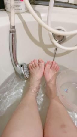 piffydream : Babe可以幫人家按按腿嗎