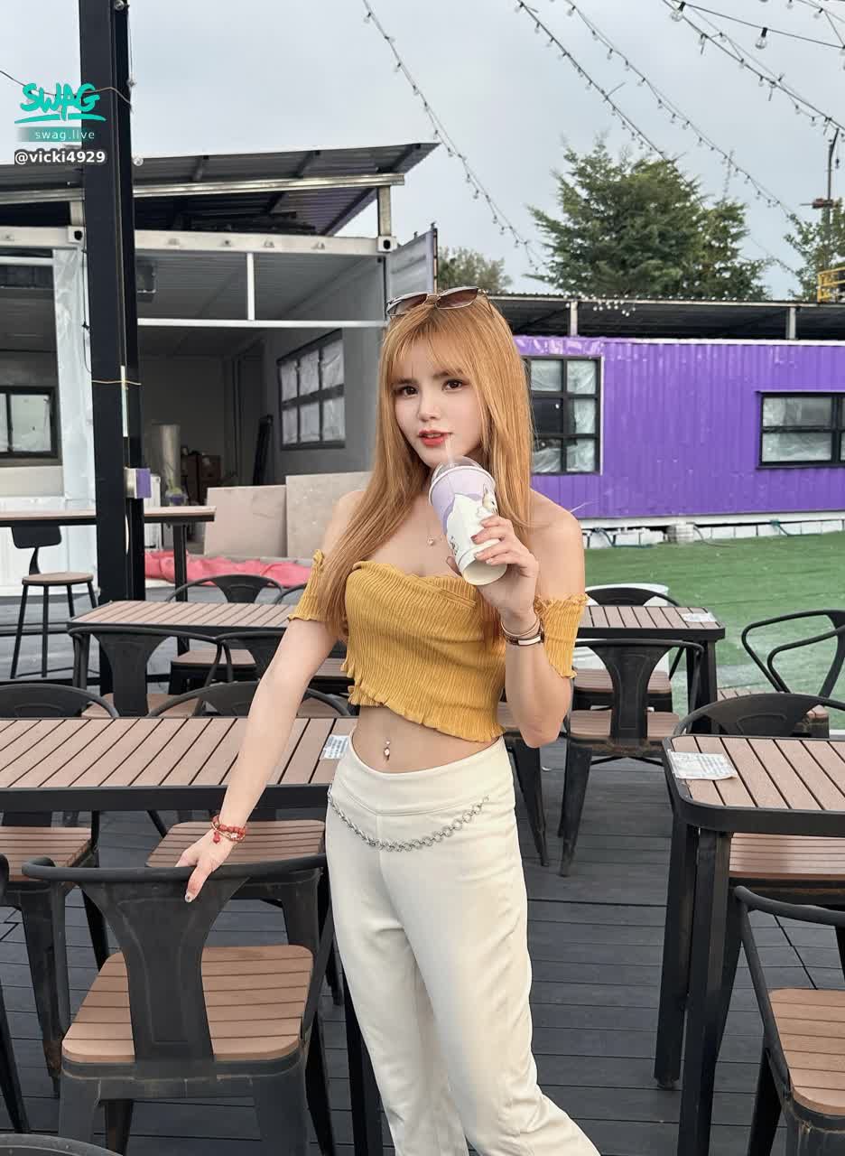 vicki4929 : 十月即將結束⋯
謝謝各位哥哥們的支持^_^

🎉預告11月活動🎉
11/1-11/16期間
個人支持小薇🈵15w
（不限任何形式支持）
贈小薇專屬小禮物乙份🎁
還請各位小哥們繼續多支持喲🥰