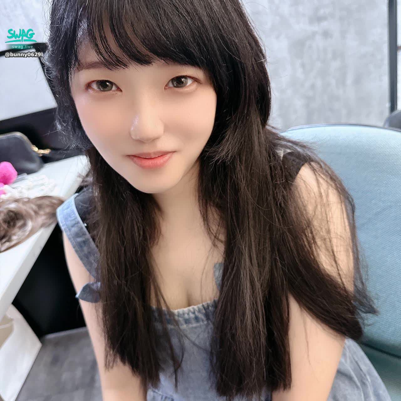 bunny0629bh. : 很久沒上播了～看看有多少人記得我🤣
私訊我：我愛可可
就送你一部露點福利影片😈當作回歸禮

#sexy #性感 #生活 #大奶🔥 #奶 #露臉 #可愛 #甜美