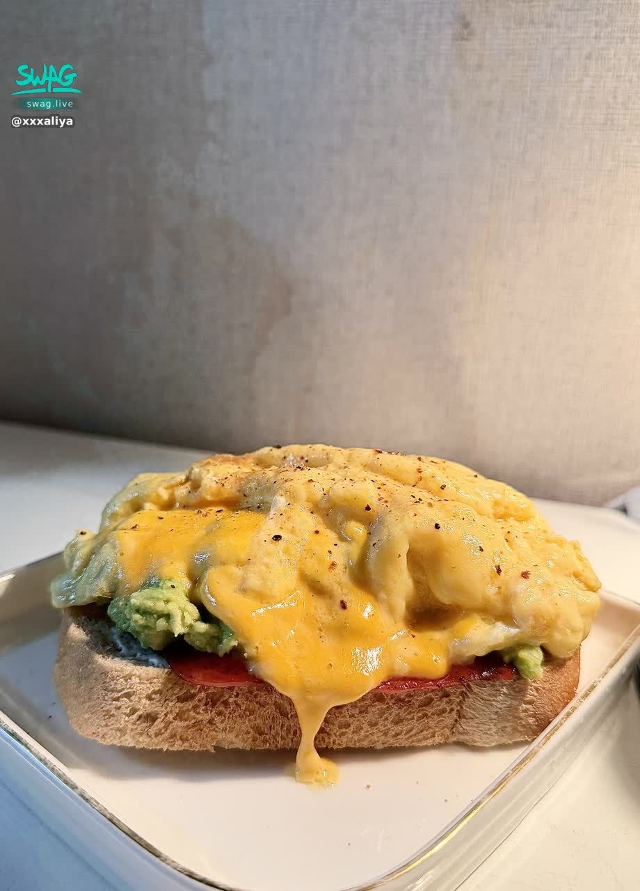 xxxaliya : 今天哥哥有沒有好好吃飯😳
沒有的話 來吃艾莉….