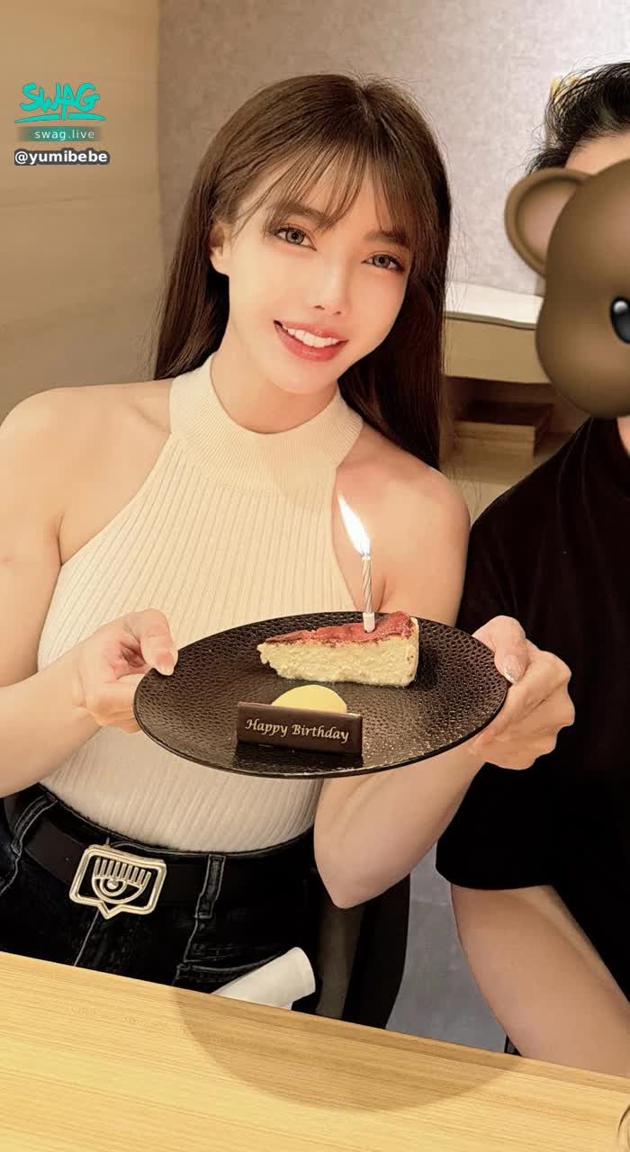 yumibebe : 被粉絲帶去吃飯慶生，吃的開心，聊的開心～感動🥹❤️