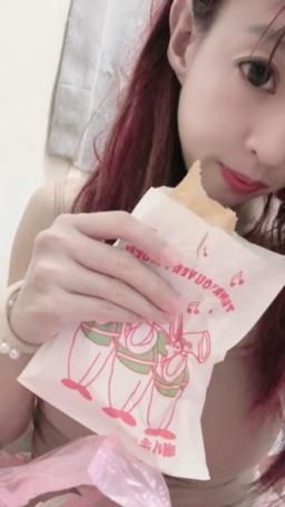 lovemeredith : 巴基斯坦三角包，你沒吃過吧，我有3個 要不要分你一個