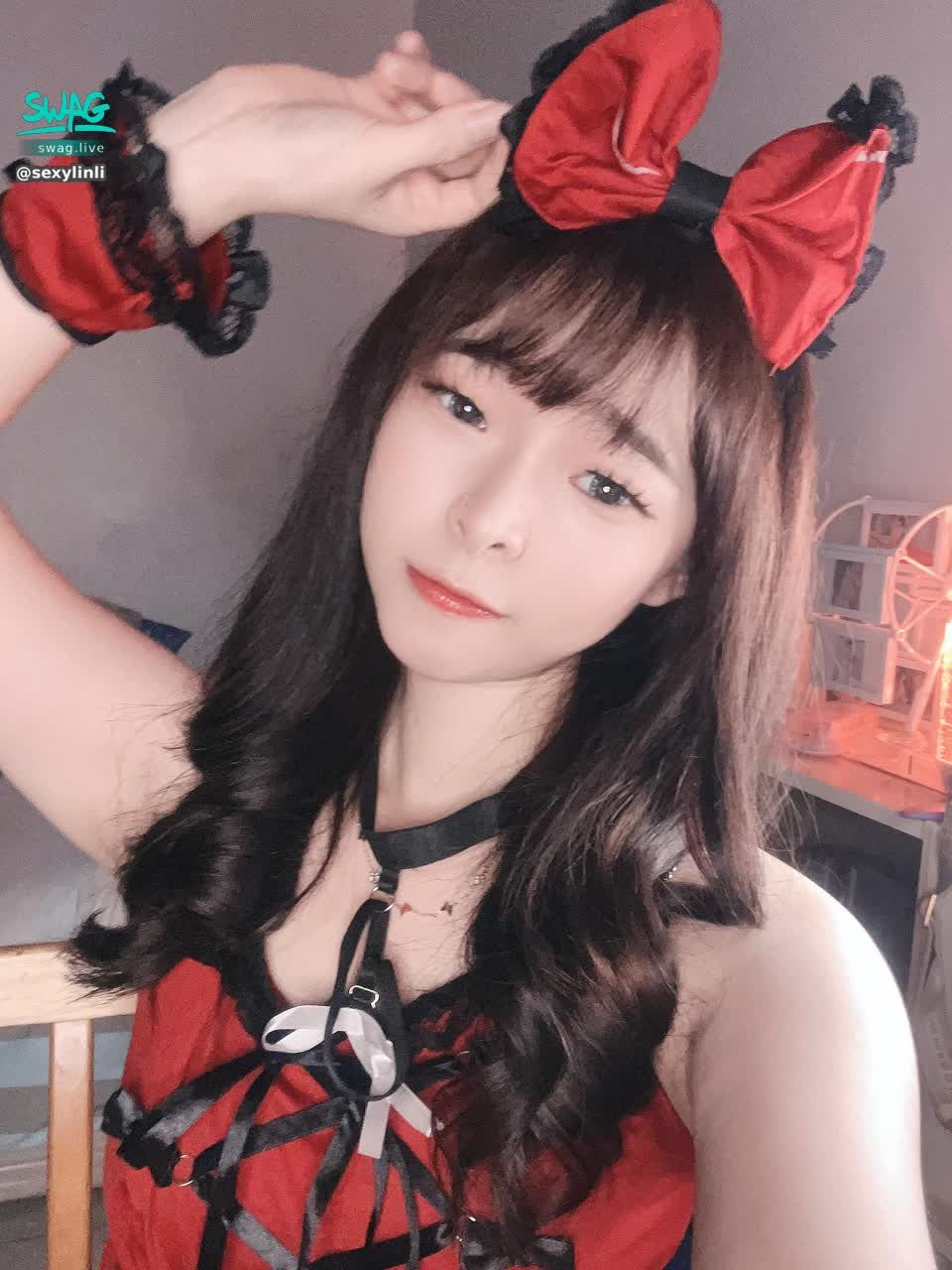 sexylinli : 小色鬼要搗蛋喔😜