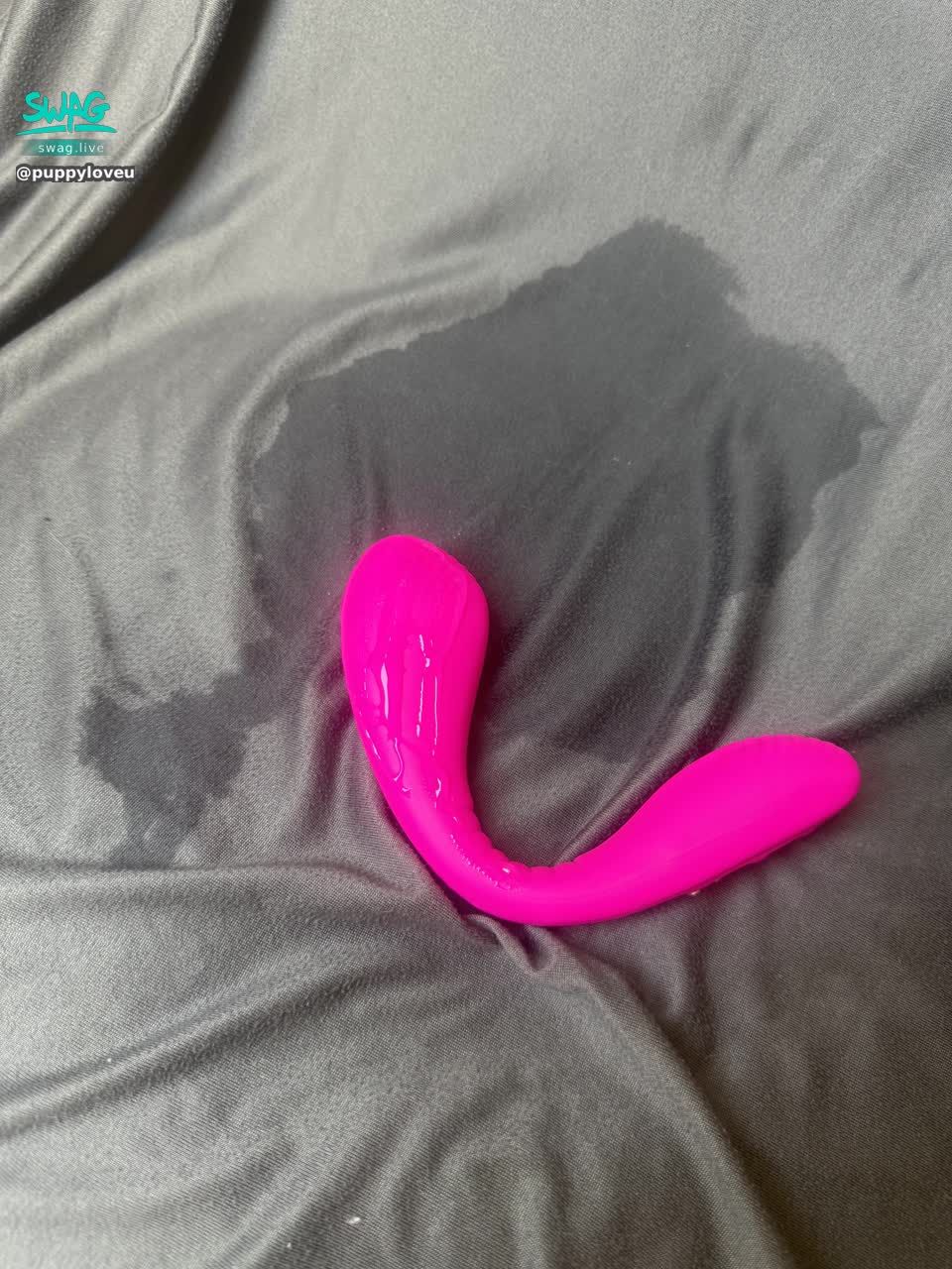 puppyloveu : 錯過了今天這場直播…
就等於錯過了這個畫面的由來😆
 1️⃣按下「追蹤」不會錯過怕筆的直播
 2️⃣看看「影片」➕「限動」先看我多騷
 3️⃣私訊 「怕筆本人」回覆 來跟我純❤️約會
I’m 怕筆✏️護理界🔞暗黑小曾莞婷💓