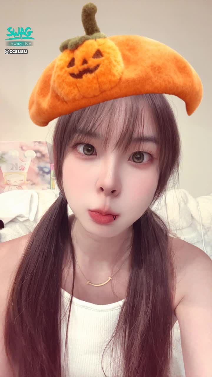 ccsusu : 不給糖就搗蛋🎃👻 23:15開播✨