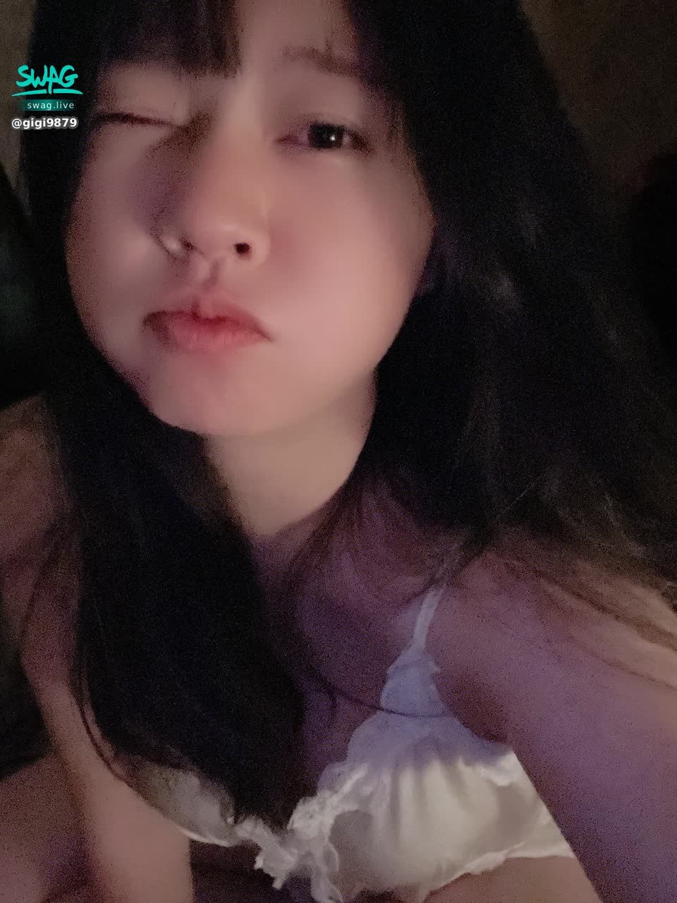 gigi9879 : 2025.10月
就用這兩張照片
甜甜的與大家說晚安啦❤️