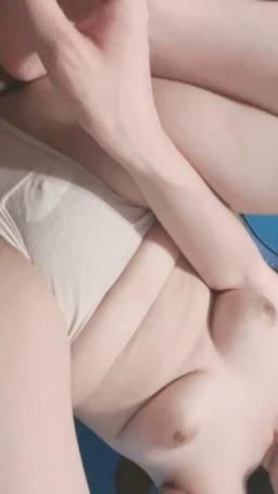 lovewowo5255 : 小胖+阿嬤內褲裡的穴😝😝